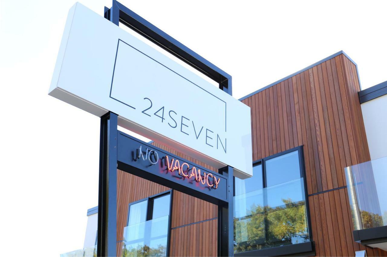 24Seven Inn Christchurch Exterior photo